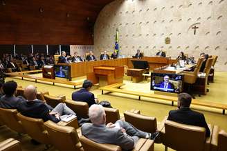 Plenário do STF em sessão extraordinária de terça-feira, 15