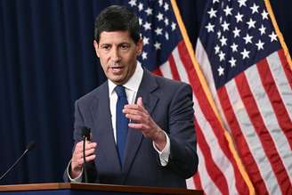 Taxa foi elevada em 0,25 ponto percentual na terceira cúpula sob a presidência de Kevin Warsh
