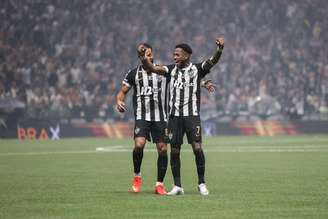 Fred, do Atlético-MG, comemora gol contra o Cruzeiro pela Copa do Brasil. 