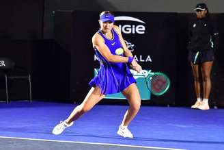 SP Open: Badosa leva susto de argentina, mas vira com apoio de brasileiros e vai às quartas