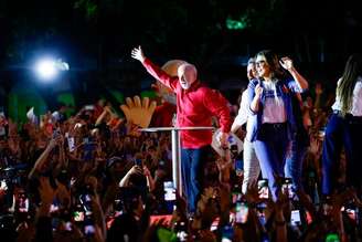 O presidente Luiz Inácio Lula da Silva, candidato à reeleição, participa nesta quarta-feira (16) do ato “Brasil Pronto pra Mais”, na Praça do Trabalhador, em Ceilândia (DF)
