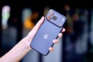 Testei a câmera do iPhone 18 Pro e sua abertura variável conseguiu algo: fazer com que eu engolisse minhas palavras.