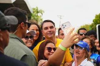 Flávio Bolsonaro em evento da campanha eleitoral