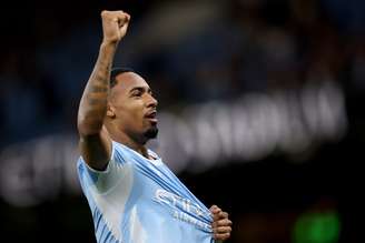 Allan em estreia pelo Manchester City. (Photo by Carl Recine/Getty Images)
