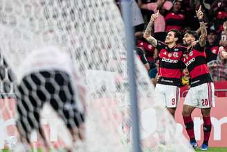Pedro comemora gol da vitória sobre o Estudiantes no jogo da fase de grupos –