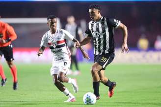 Victor Hugo, do Atlético-MG, durante partida contra o São Paulo pelo Brasileirão. 