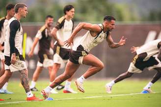 Flamengo entrará em campo modificado por conta de suspensões –