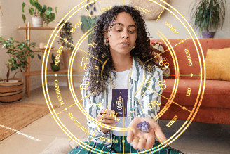 Do interesse pelo tarot à busca por respostas sobre a existência, cada um manifesta esse lado de uma maneira diferente