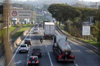 Fiscalização eletrônica - radar - na Rodovia Regis Bittencourt, altura do KM 281 FOTO ALEX SILVA / ESTADAO