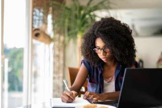 Inglês, espanhol, francês, alemão, sueco e português para estrangeiros são as opções de cursos disponíveis gratuitamente
