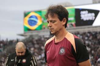 Diniz defende ‘convicção’ no Corinthians e garante: ‘Resultados não correspondem às performances’.