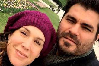 Após 25 anos de relacionamento, os atores Thiago Lacerda e Vanessa Lóes confirmaram o fim da união. O ator falou sobre a separação em entrevista ao jornal O Globo e afirmou que o término foi resultado de um processo que se estendeu por bastante tempo.