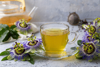 A passiflora reúne compostos bioativos estudados por possíveis efeitos antioxidantes, anti-inflamatórios e relacionados ao sistema nervoso central