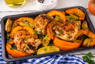 Frango assado com abóbora e batata