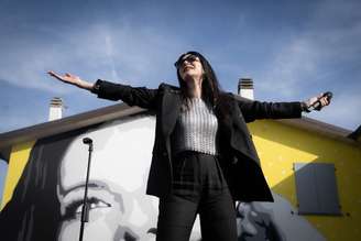 Laura Pausini se emocionou em apresentação