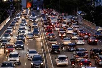 São Paulo registrou 900 quilômetros de lentidão por volta das 7h30 desta terça-feira, 22.