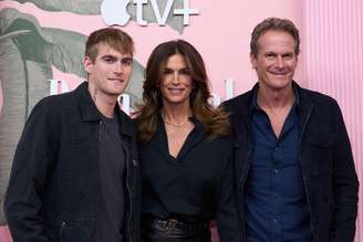 Presley Gerber, Cindy Crawford e Rande Gerber durante evento em 2024