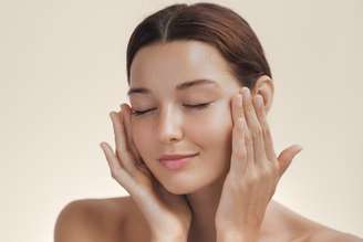 Maquiagens com ativos de skincare ganharam espaço nas rotinas de beleza —