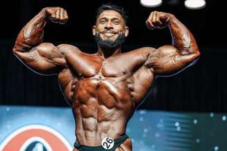 Primeiro homem brasileiro a ganhar o Mr. Olympia, o acreano Ramon Dino rebateu comentários sobre a forma como vem conduzindo a preparação para a competição a poucos dias da edição de 2026 do evento, que acontecerá entre 24 e 27 de setembro. O atual campeão da categoria Classic Physique afirmou que prefere manter uma rotina mais "reservada" nesta fase.