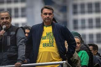 Flávio Bolsonaro se pronuncia sobre as bets pela primeira vez