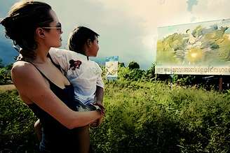 Em 2003, Angelina Jolie comprou uma floresta no Camboja: transformou-a em uma reserva e deu trabalho a dezenas de pessoas.