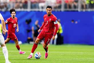 Cristiano Ronaldo, de Portugal, conduz a bola durante partida pela Copa do Mundo. 