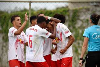 Jogadores do time sub-17 do Red Bull Bragantino. 