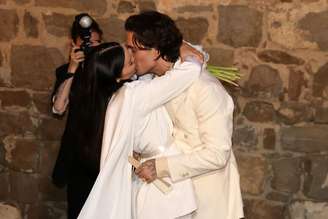 Casal trocou alianças em uma celebração na cidade de Montalcino