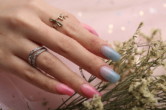 As Syrup Nails se aproximam das chamadas jelly nails, mas tem como característica a construção gradual da cor