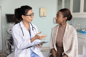 Gestação, hipertensão, enxaqueca e alterações hormonais estão entre os aspectos que merecem atenção