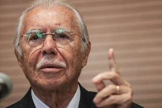 Após ser diagnosticado com pneumonia, José Sarney permanece internado no Hospital Sírio-Libanês, em São Paulo.