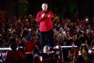 Lula anuncia programa de compra de dívidas das famílias ao custo de R$ 15 bi a 9 dias da eleição