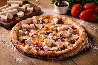 Pizza de palmito com azeitonas
