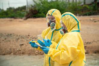 Surto de ebola na África reforça alerta para novas emergências sanitárias