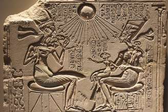 O paradeiro da tumba de Nefertiti obceca os arqueólogos há um século. Uma câmara oculta pode conter a resposta.