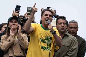 Fake news sobre Nossa Senhora Aparecida abriu crise na campanha de Flávio
