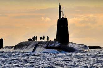 Em 1945, um submarino britânico localizou, às cegas, um submarino alemão a 150 metros de profundidade. O que aconteceu logo em seguida jamais voltou a ocorrer.