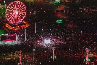 Imagem aérea do festival The Town