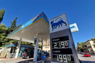Posto da ENI após adoção de novo teto no preço dos combustíveis