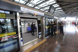 Estação Washington Luís, que fica entre as avenidas Jornalista Roberto Marinho e Washington Luís.