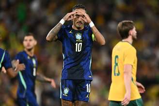 Raphinha comemora gol de pênalti contra a Austrália, em segundo amistoso - 