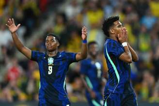 Endrick e Estevão durante o segundo amistoso da Seleção contra a Austrália