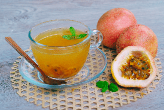 Chá de maracujá com erva-cidreira e hortelã
