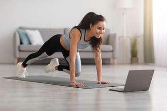 Exercícios de Pilates ajudam a fortalecer a musculatura dos glúteos