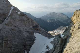 Uma casa no norte da Itália é uma das mais isoladas do mundo, acessível somente por meio de cordas e restrita a alpinistas com muita experiência.