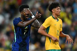 Vinícius Júnior comemora gol de pênalti, o quarto do Brasil, contra a Austrália em segundo amistoso - 