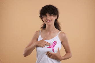 O autoexame ajuda a perceber mudanças nas mamas que merecem avaliação médica