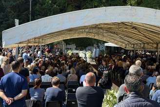 Mais de mil pessoas participaram do funeral de Andrea Moretti