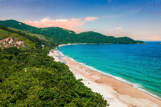 São Sebastião encanta turistas com suas belas praias, natureza exuberante e experiências inesquecíveis