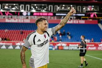 Navarro comemorando um gol pelo St. Louis City 